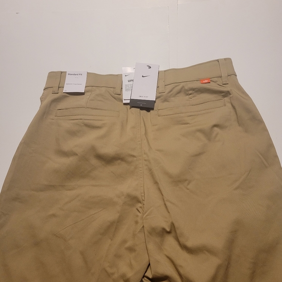 Nike Dri-FIT UV Men's 10.5" Golf Chino Shorts - Picture 13 of 16